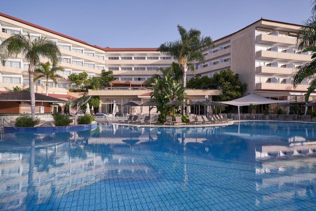 Atlantica Bay - Adults Only Hotel Limassol Bagian luar foto